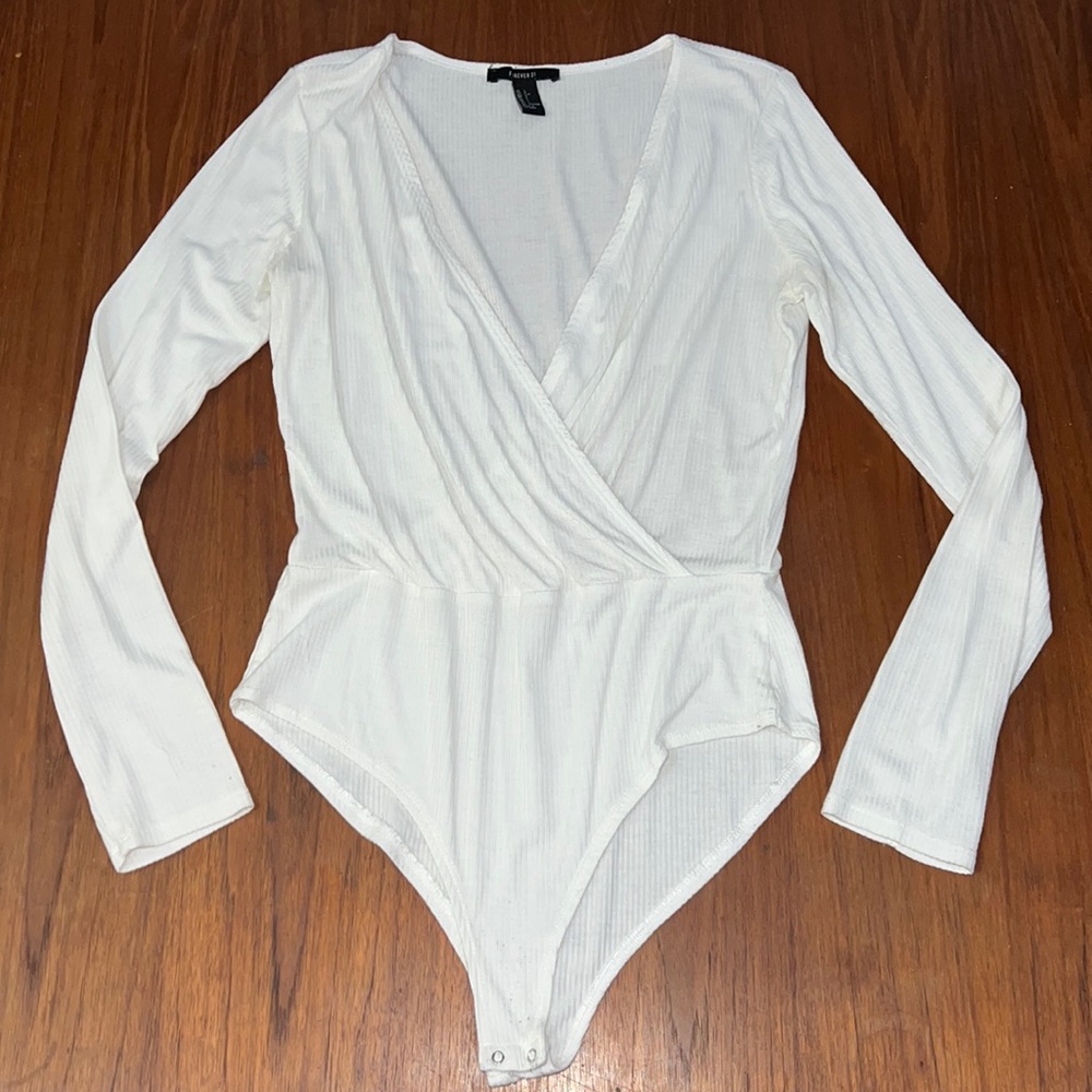 Forever 21 white long sleeve very comfortable v neck body suit size large